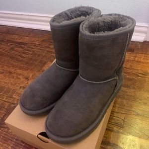 gray ugg boots
